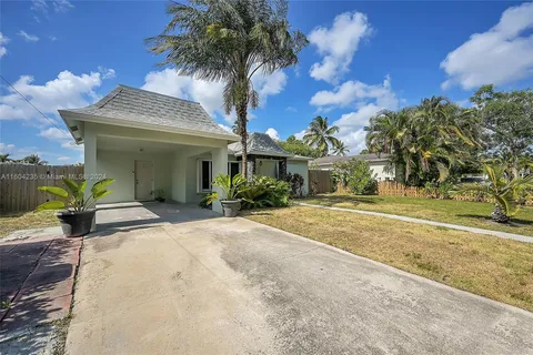 5340 SW 11th St, Margate FL 33068