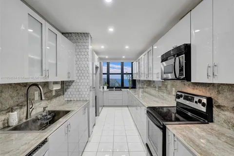 2301 S Ocean Dr # 2403, Hollywood FL 33019