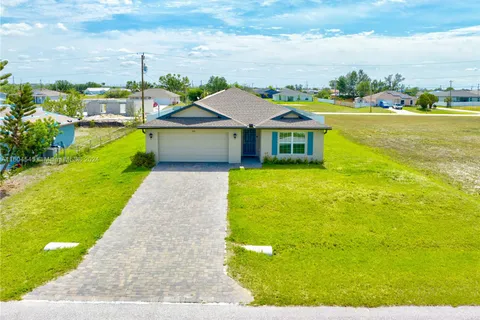 2119 NE 6th PL, Cape Coral FL 33909