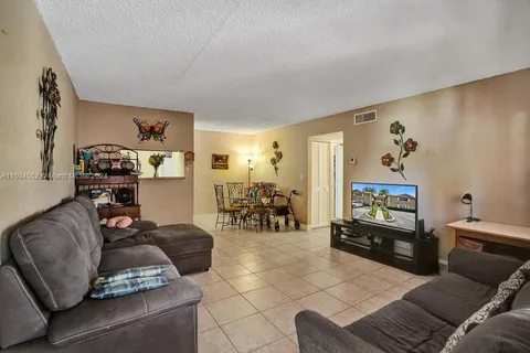 2624 Riverside Dr # 2624, Coral Springs FL 33065