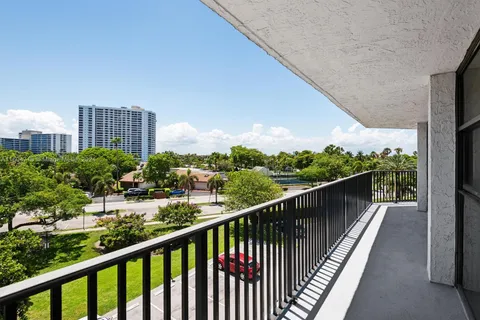 400 Leslie Dr # 409, Hallandale Beach FL 33009