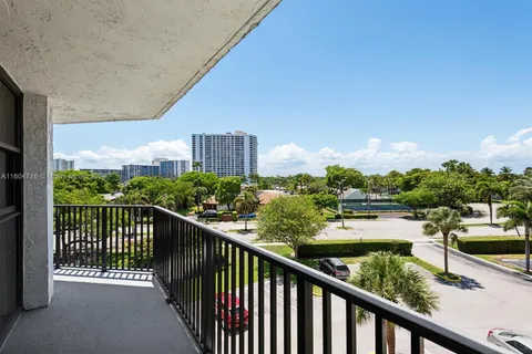 400 Leslie Dr # 409, Hallandale Beach FL 33009