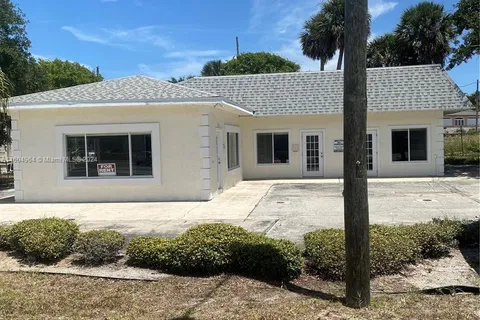 1109 Peninsula Dr, Daytona FL 32118