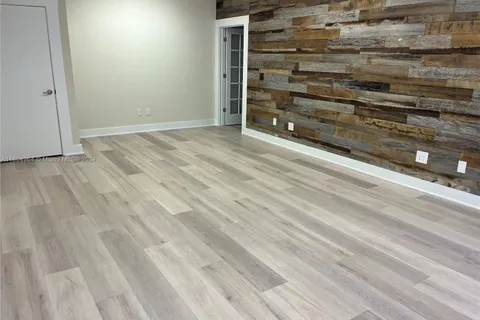 1109 Peninsula Dr, Daytona FL 32118