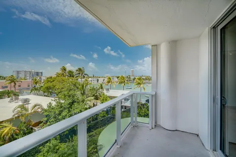 900 Bay Dr # 303, Miami Beach FL 33141