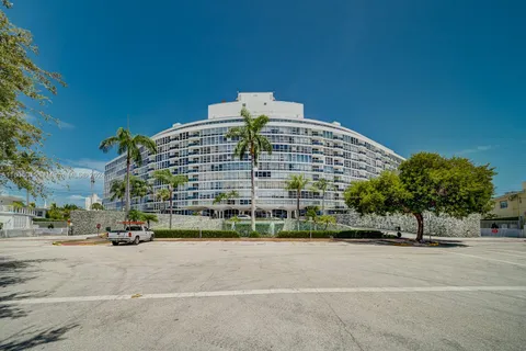 900 Bay Dr # 303, Miami Beach FL 33141