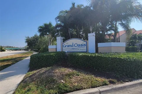 5641 Riverside Dr, Coral Springs FL 33067