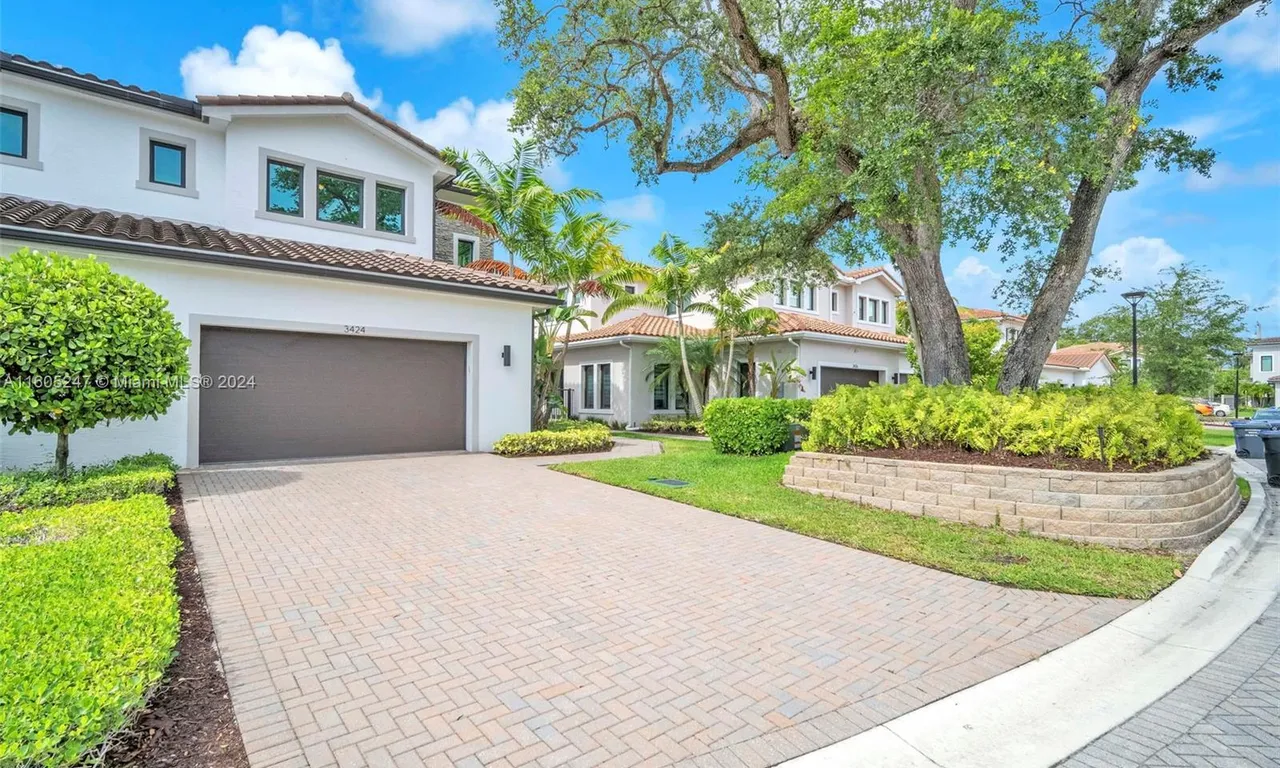 3424 Emerson Ln, Hollywood FL 33312