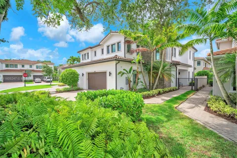 3424 Emerson Ln, Hollywood FL 33312