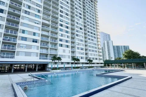 300 Bayview Dr # 807, Sunny Isles Beach FL 33160