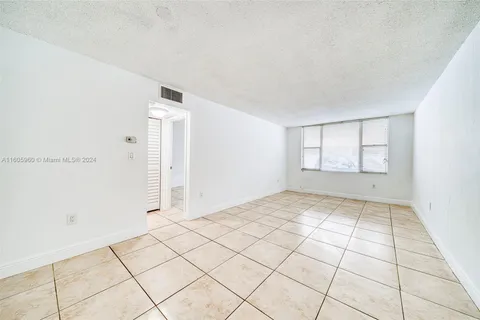 1805 Sans Souci Blvd # 122, North Miami FL 33181