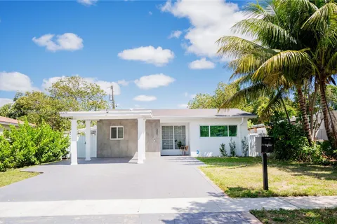 305 NW 122nd St, North Miami FL 33168