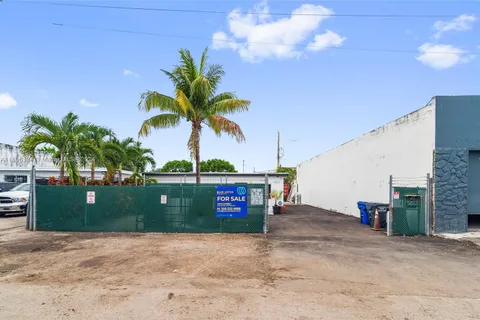 5822 Dewey St, Hollywood FL 33023