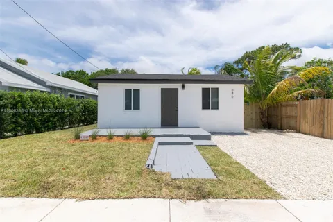 646 NE 32nd St, Oakland Park FL 33334