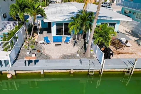 390 4th St, Middle Keys FL 33051