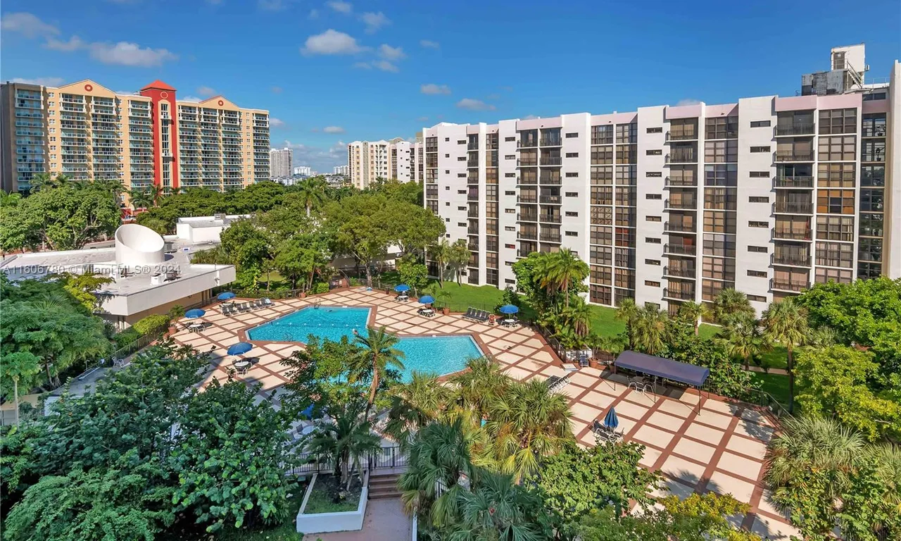 16909 N Bay Rd # 320, Sunny Isles Beach FL 33160