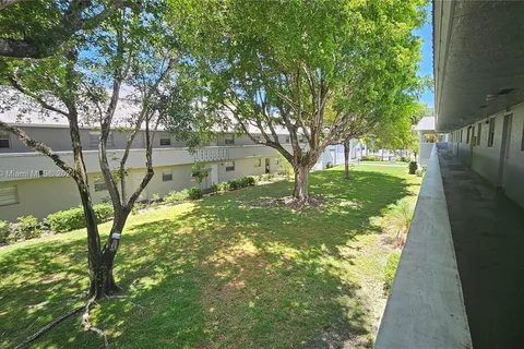 17255 SW 95th Ave # 211, Palmetto Bay FL 33157