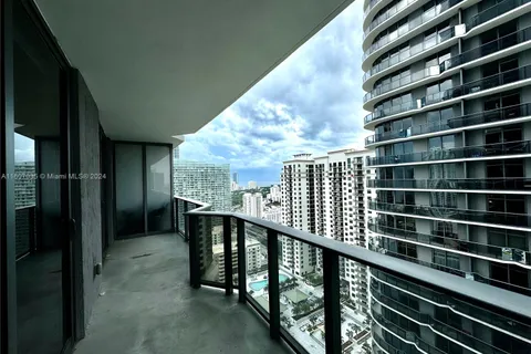 45 SW 9th St # 3007, Miami FL 33130