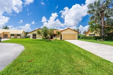 15021 Featherstone Way, Davie FL 33331