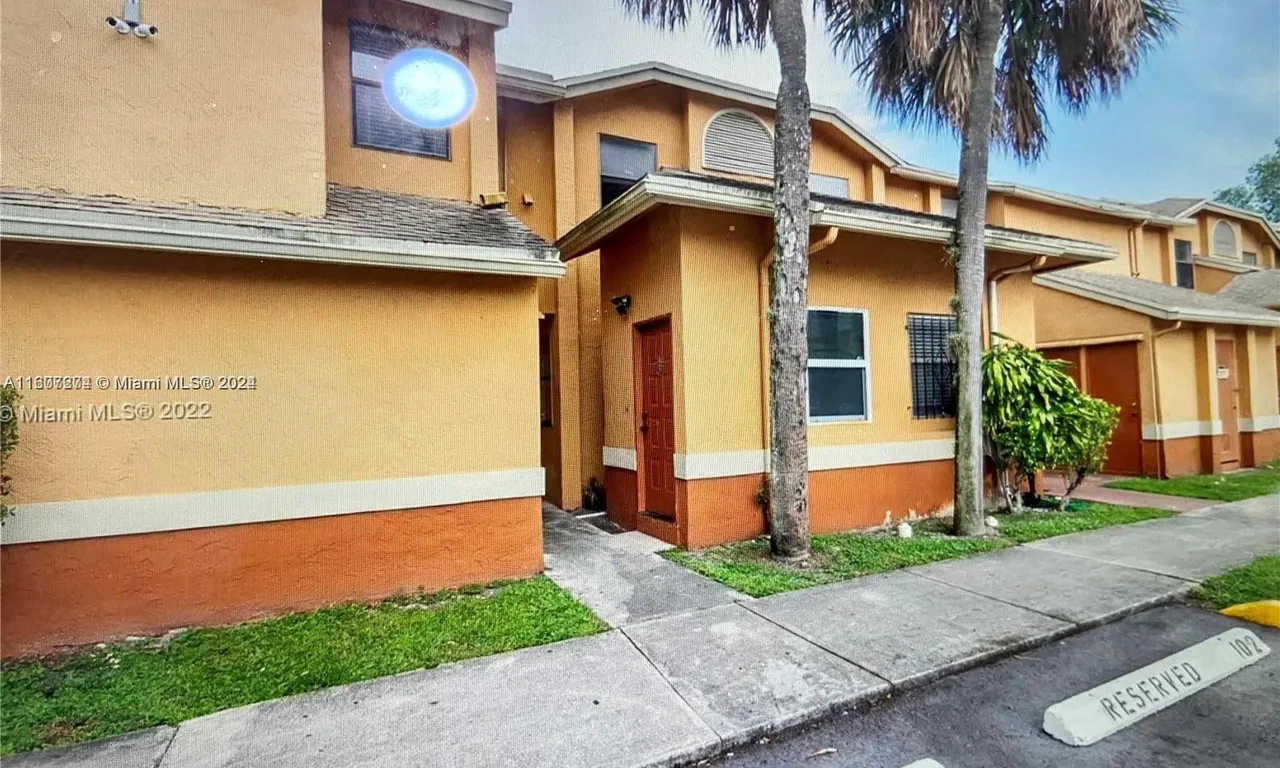 2471 NW 56th Ave # 15, Lauderhill FL 33313