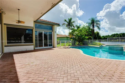 4957 NW 111th Ter, Coral Springs FL 33076