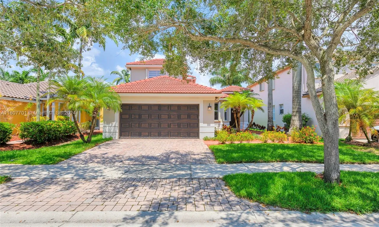 1632 NE Winterberry Ln, Weston FL 33327