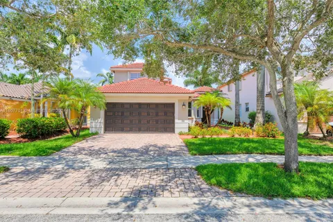 1632 NE Winterberry Ln, Weston FL 33327