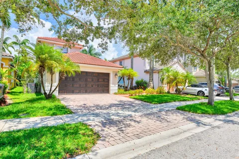 1632 NE Winterberry Ln, Weston FL 33327