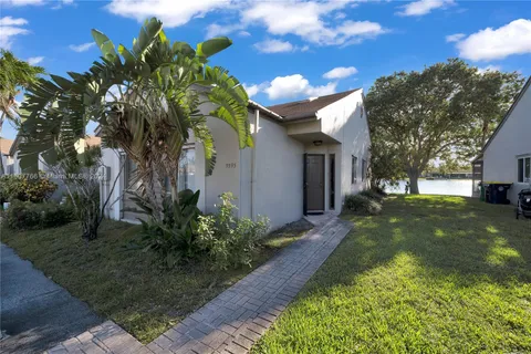 5593 Park Rd, Dania Beach FL 33312