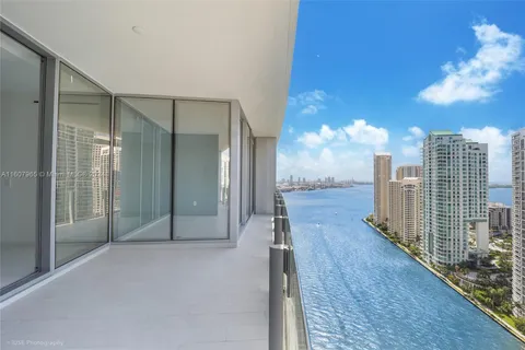 300 Biscayne Blvd Way # 2805, Miami FL 33131