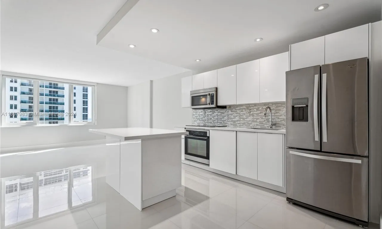 2301 Collins Ave # 912, Miami Beach FL 33139