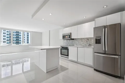 2301 Collins Ave # 912, Miami Beach FL 33139