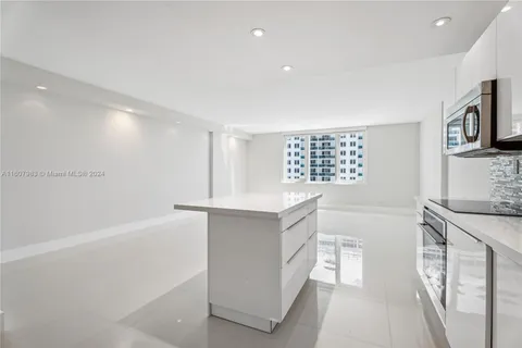 2301 Collins Ave # 912, Miami Beach FL 33139