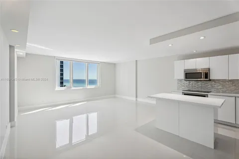 2301 Collins Ave # 912, Miami Beach FL 33139