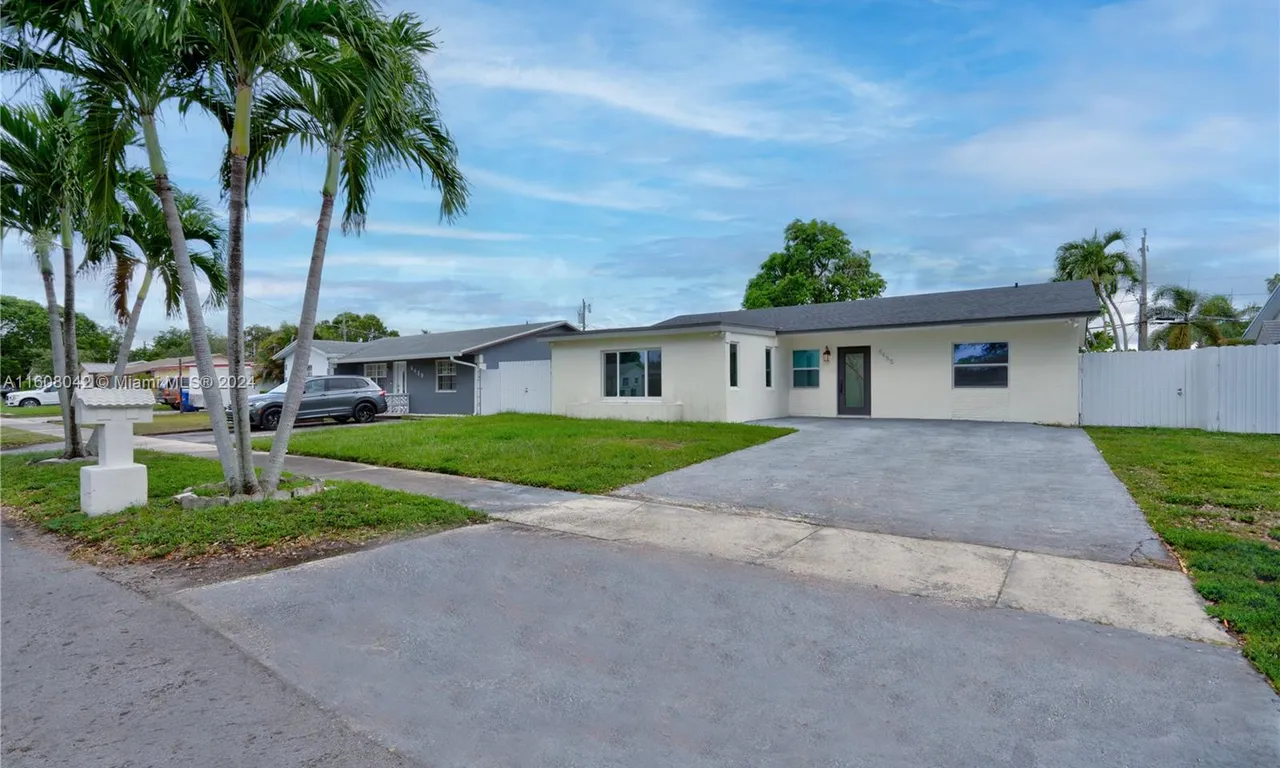 6455 Pershing St, Hollywood FL 33024