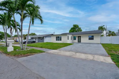 6455 Pershing St, Hollywood FL 33024