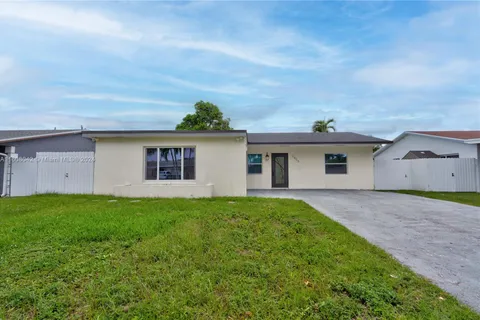 6455 Pershing St, Hollywood FL 33024