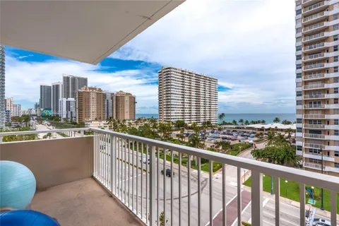 1985 S Ocean Dr # 6P, Hallandale Beach FL 33009