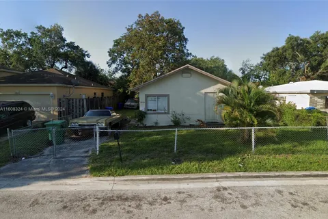 2828 NW 7th St, Fort Lauderdale FL 33311