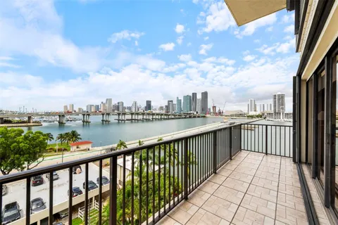 801 N Venetian # 706, Miami FL 33139