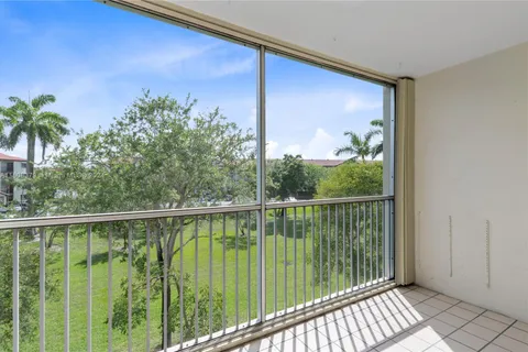 1300 SW 130th Ave # 306F, Pembroke Pines FL 33027