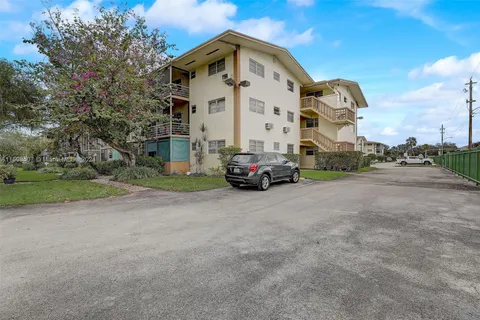 16801 NE 13th Ave # 108, Miami FL 33162