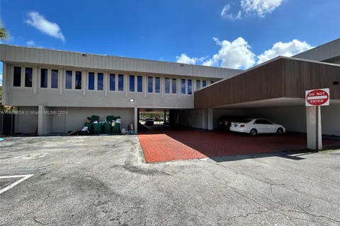 4121 NW 5th St # 102, Plantation FL 33317