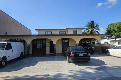 19 E 45th St, Hialeah FL 33013