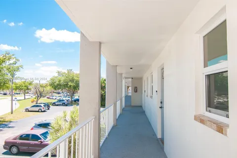 8300 Sunrise Lakes Blvd # 206, Sunrise FL 33322