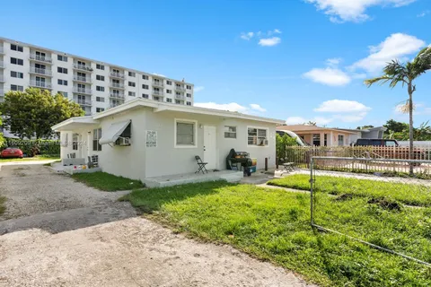 1250 NE 109th St, Miami FL 33161