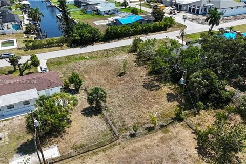 425 MONTEREY AVE, Cape Coral FL 33904