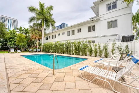 520 Orton Ave # 403, Fort Lauderdale FL 33304