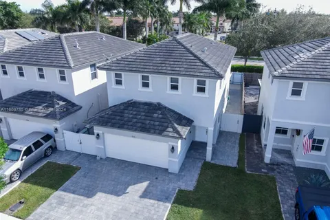 3174 SE 3rd Dr, Homestead FL 33033