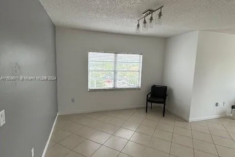 500 Bayview Dr # 321, Sunny Isles Beach FL 33160